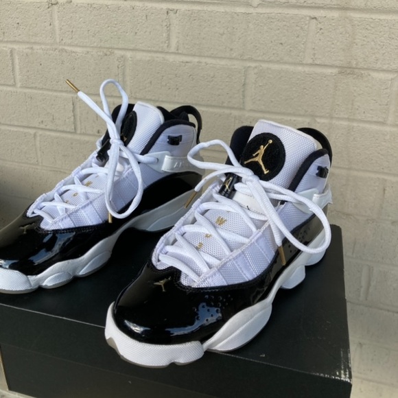 Jordan 6 Rings(GS)
Size 5
White/Metallic Gold/Black
Used Once + Reconditioned - Picture 2 of 5